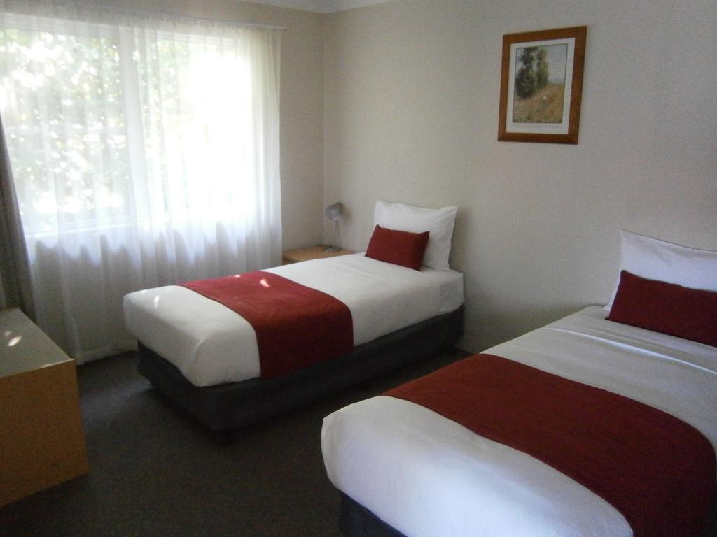 George Bass Motor Inn Nowra Room photo