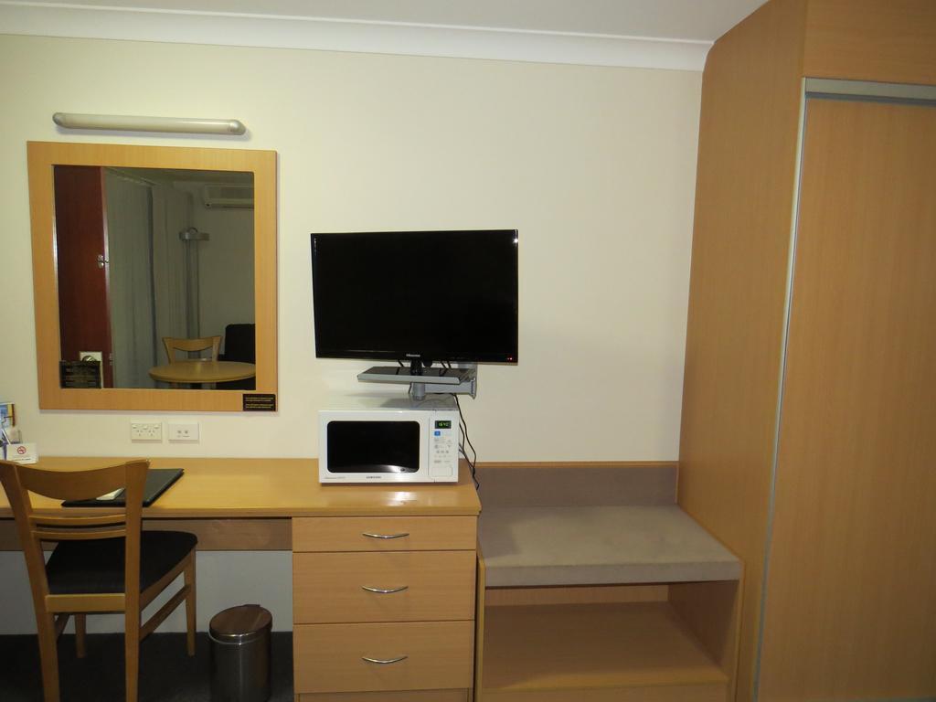 George Bass Motor Inn Nowra Room photo