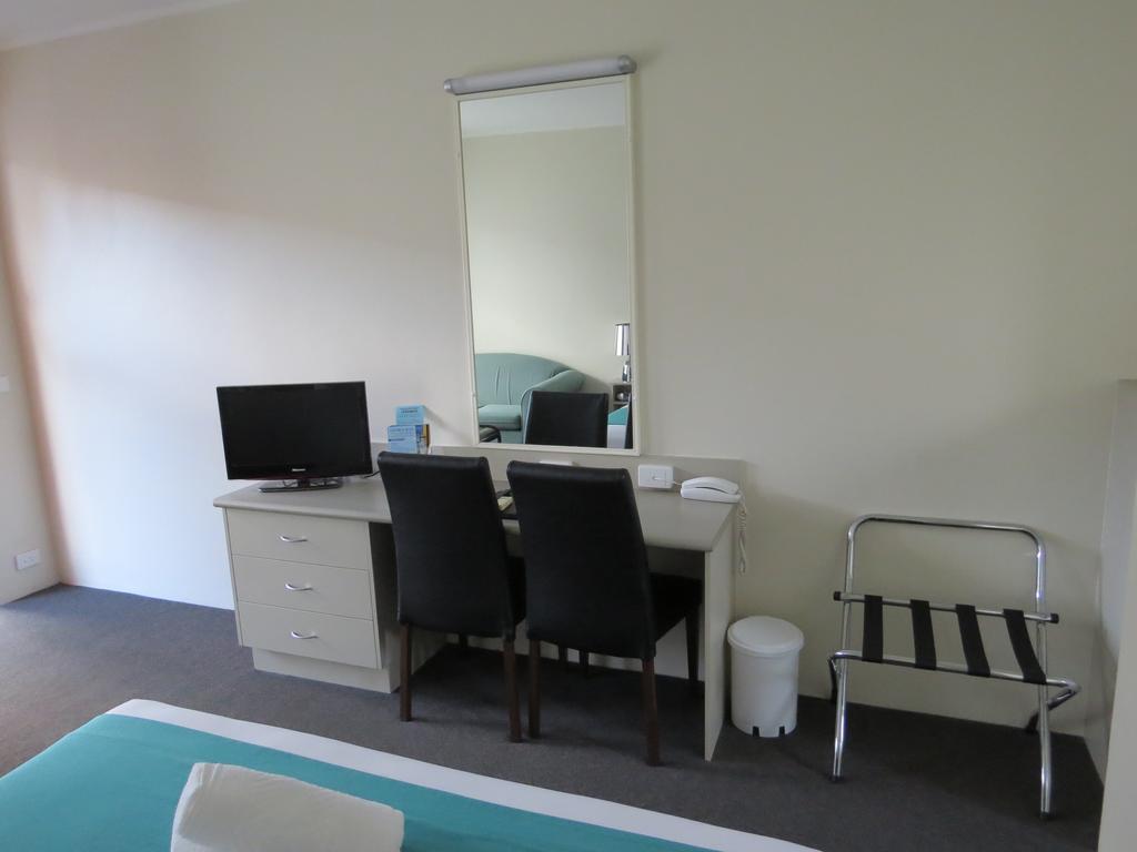 George Bass Motor Inn Nowra Room photo